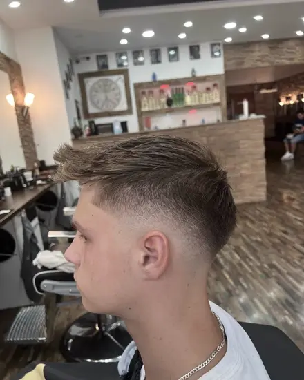 Schnitt 8 aus dem Salon