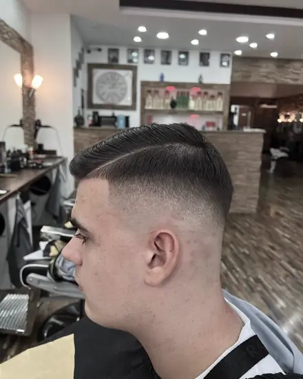 Schnitt 9 aus dem Salon