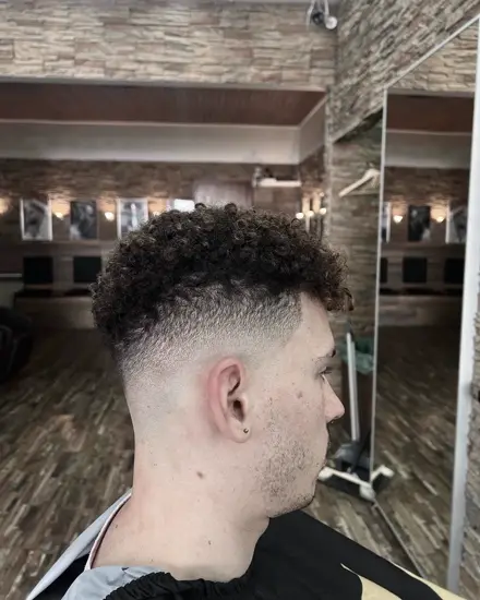 Schnitt 16 aus dem Salon