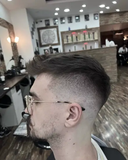 Schnitt 24 aus dem Salon